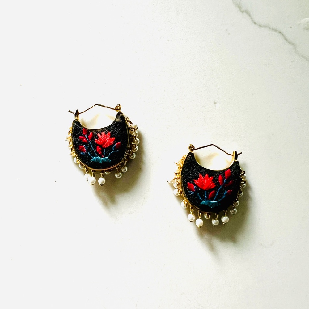 RARE
Mignonne Gavagin Embroidered Pearl hoop earrings